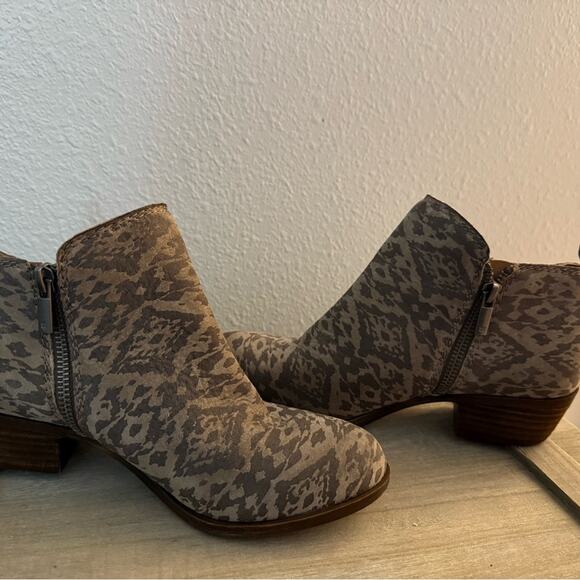 Women's Patterned Ankle Boots - Picture 3 of 8